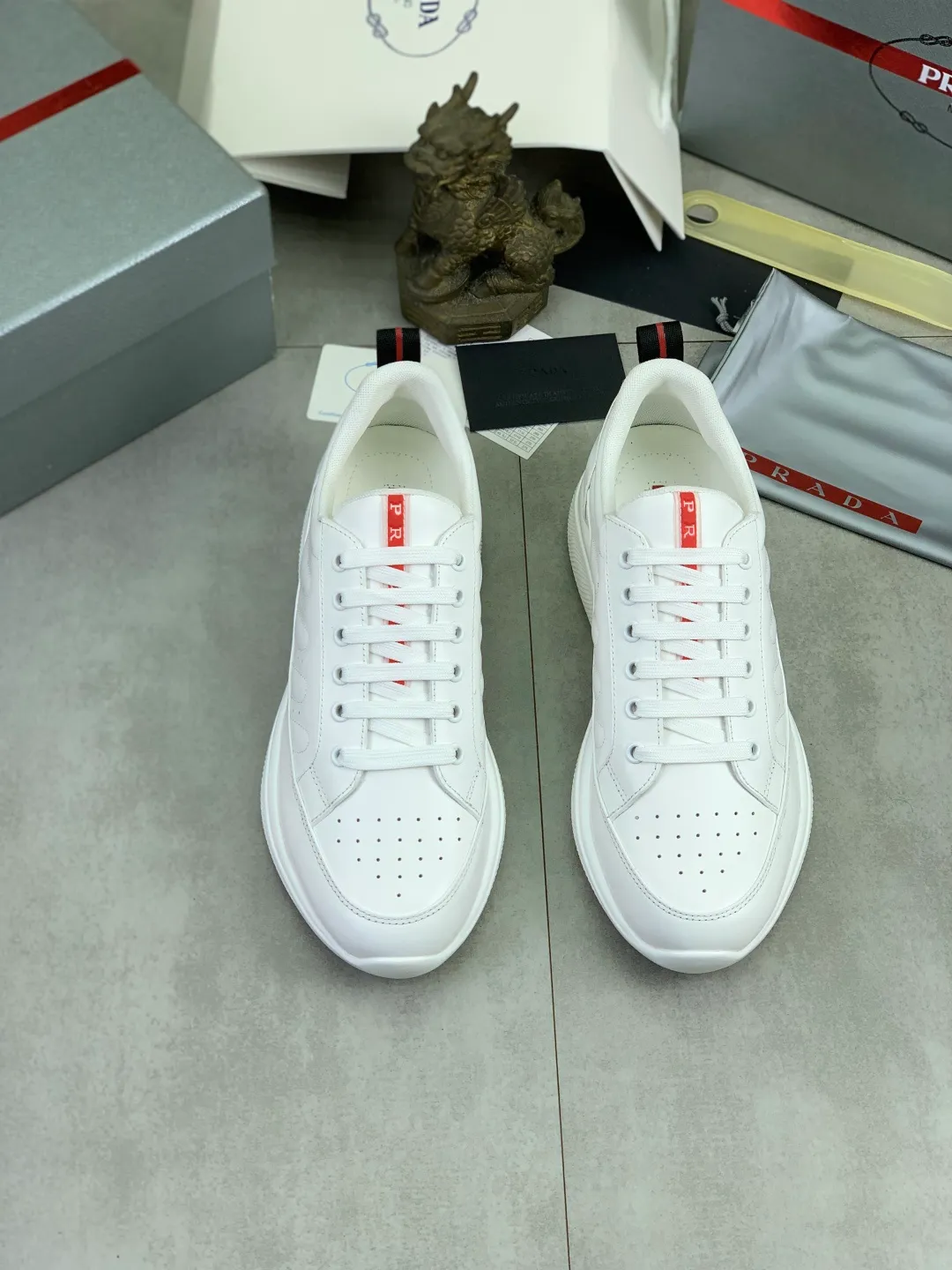 Men's men's shoes P560💰 [Real Price] Popular models are on the official website, 🆘 Trendy brand (Prada) mainly promotes popular models, avant-garde and versatile fashionable men's shoes private version mold opening, cowhide surface splicing 1:1.. Stylish and simple, original imported cowhide lining cowhide feet; the atmosphere and personality are more fashionable, eye-catching and pursuing class. It will subvert the old ideas and be a must-have for fashionistas who want to spend time with you! Must keep it! Tall and comfortable, large and low, high-end quality workmanship. Code number: 38-45 2️⃣optional.